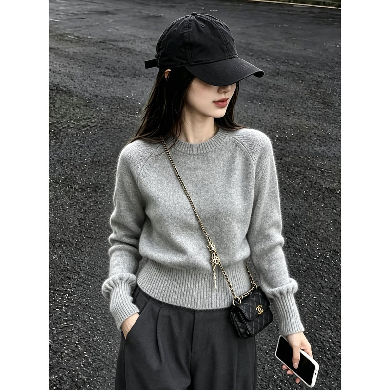 European Goods | Short, Soft, High-Waisted 100% Pure Wool Sweater for Women, Autumn and Winter, High-End Knit Base Sweater, Versatile and Sophisticated.