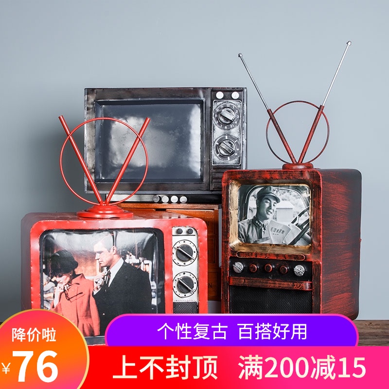 Retro retro vintage black and white TV model bar clothing store display window display props decorative ornaments