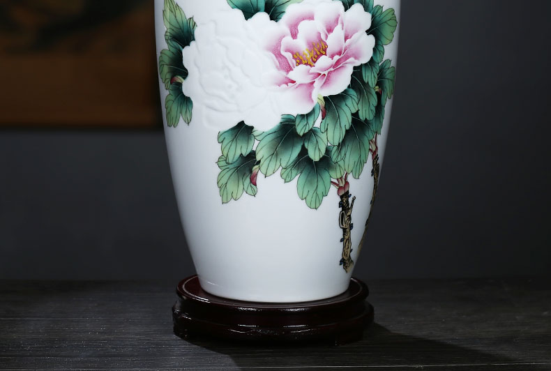 Jingdezhen ceramics hand - made thin foetus carving knife clay and exquisite vase Chinese flower arranging sitting room adornment is placed