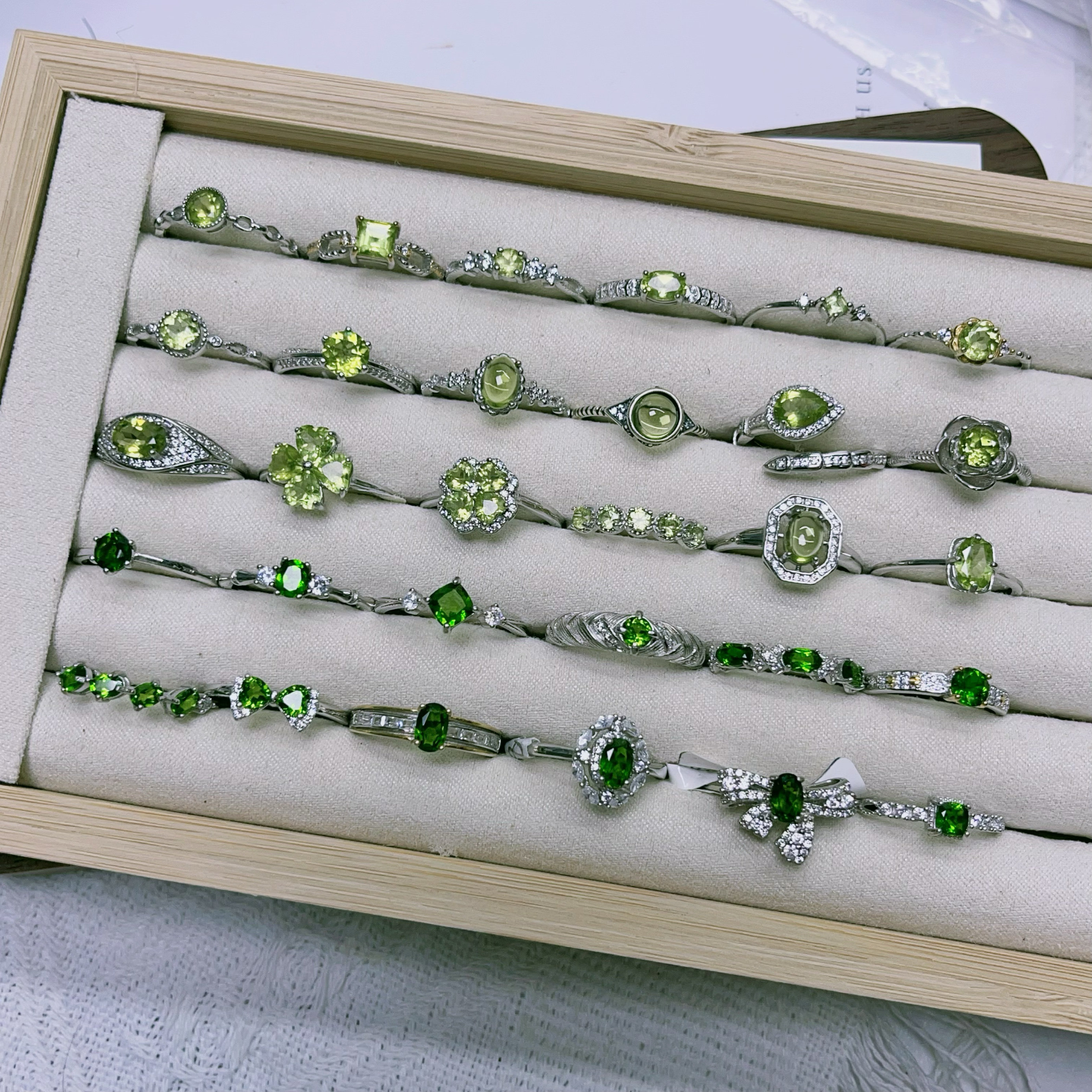 8月18日更新：[ペリドットとダイオプサイドコレクション] S925スターリングシルバー製ペリドットリング（女性用、サイズ調整可能）