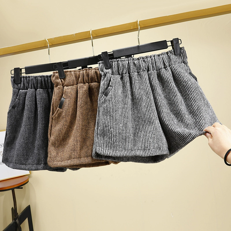 Phiên bản Hàn Quốc của quần short len ​​nữ mùa đông mặc bên ngoài hoang dã cao eo rộng rộng giản dị Một từ là đôi giày đế bệt mỏng đế dày