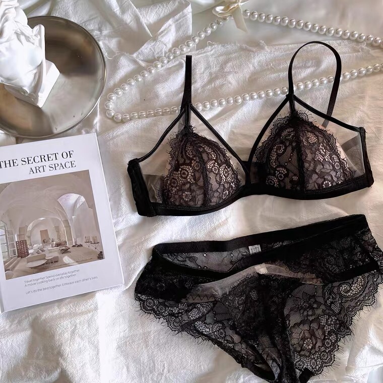 Lace French-Style Sexy Lingerie for Women, Wireless Bra, Japanese-Style Thin Bra Set for Girls, Makes Large Busts Appear Smaller Lace French-Style Sexy Lingerie for Women, Wireless Bra, Japanese-Style Thin Bra Set for Girls, Makes Large Busts Appear Smaller