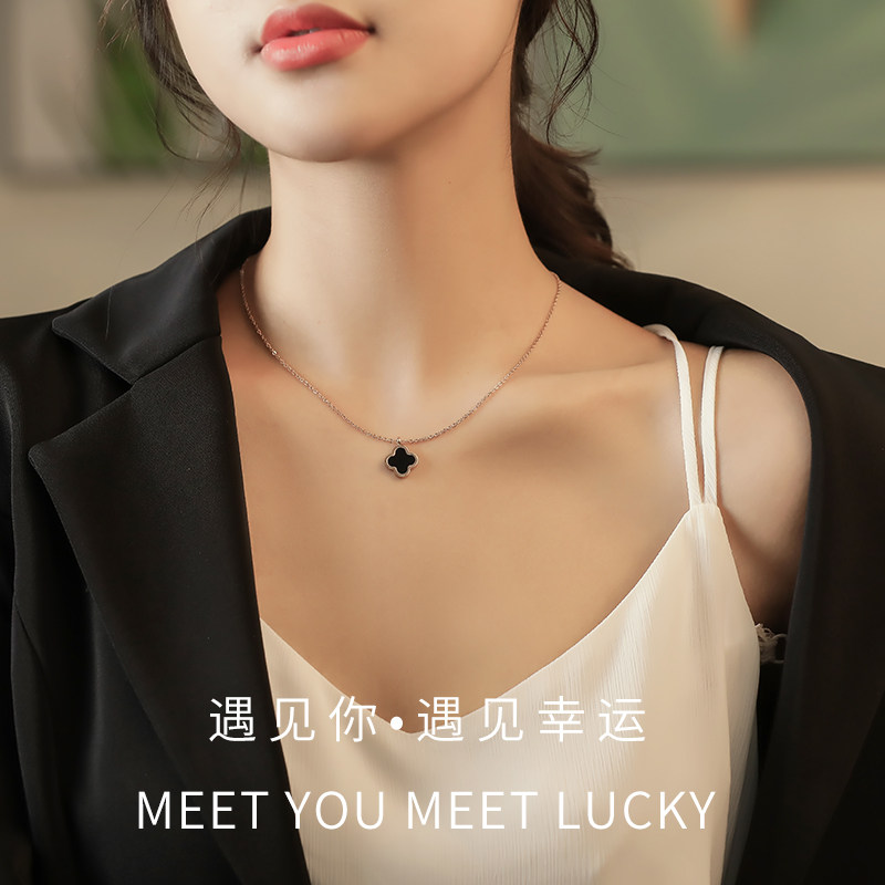 Four leafy grass 18k necklace female rose gold 2021 new collarbone chain Manau pendant gift to girlfriend