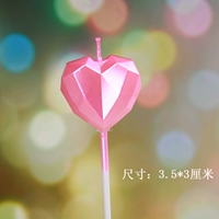 Розовая свеча в форме алмаза