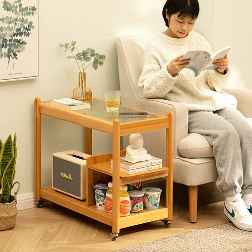 Может переместить несколько небольших столов с диванами для журнального стола и несколько простых домохозяйств.