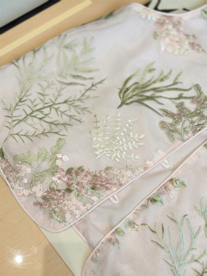 新中式粉色马甲女夏季薄款外穿背心坎肩刺绣年轻款国风吊带裙套装