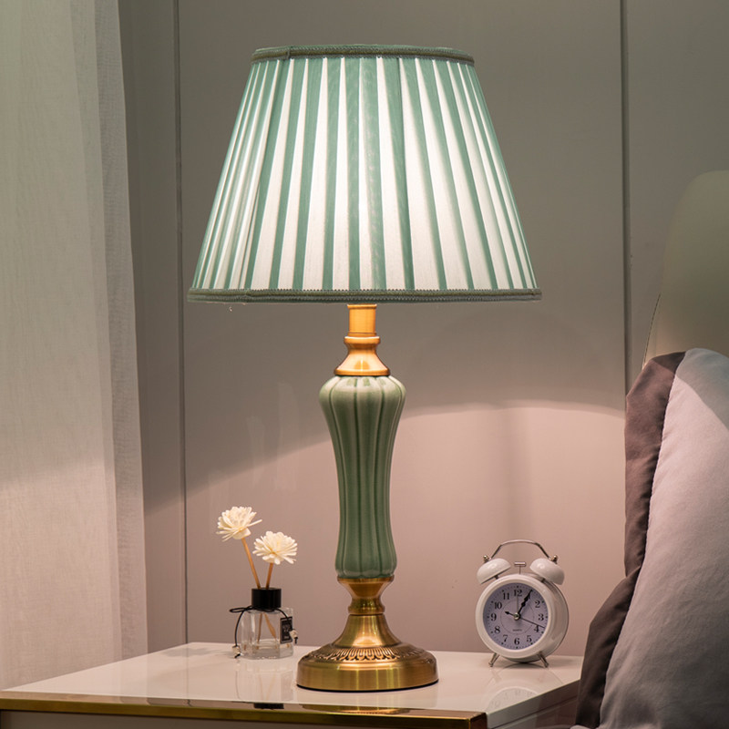 Light luxury simple bedside lamp 2021 new ins maiden home touch master bedroom American European table lamp