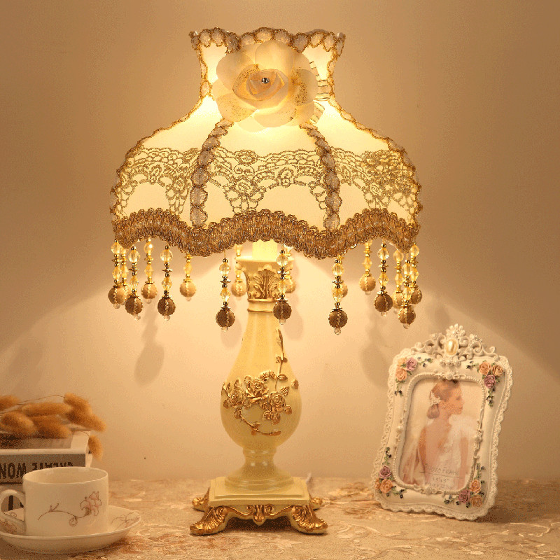 European bedroom lamp ins girl bedside lamp wedding gift wedding room creative retro Princess little luxury