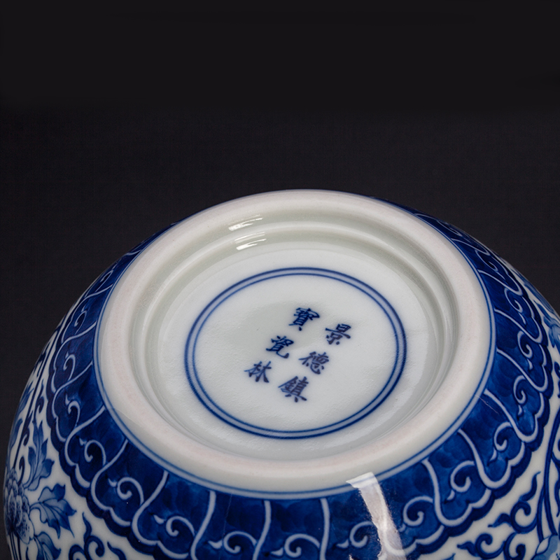 This blue and white, blue and white porcelain of jingdezhen Lin put lotus flower grain water jar washing household gift kung fu tea