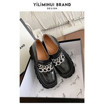 One Force Rice Ash 2022 New Thick Bottoms Lefu Shoes Woman Spring Autumn Square Head Coarse Heel Metal Chain Yingren Small Leather Shoes