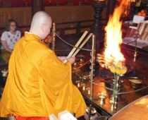 Japans direct mail Japanese-made shintofu is used as a clothing and a monks clothing is made by hand.