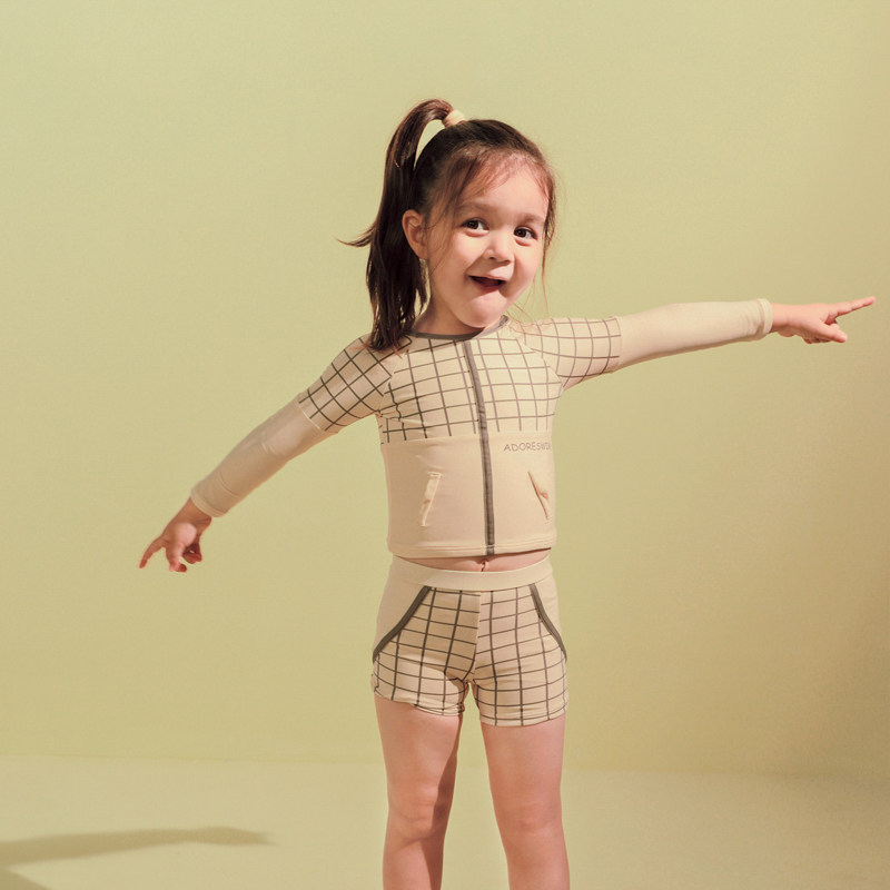 Idol's new one-piece hot spring swimsuit for children, INS for girls, long sleeve sunscreen for children and babies