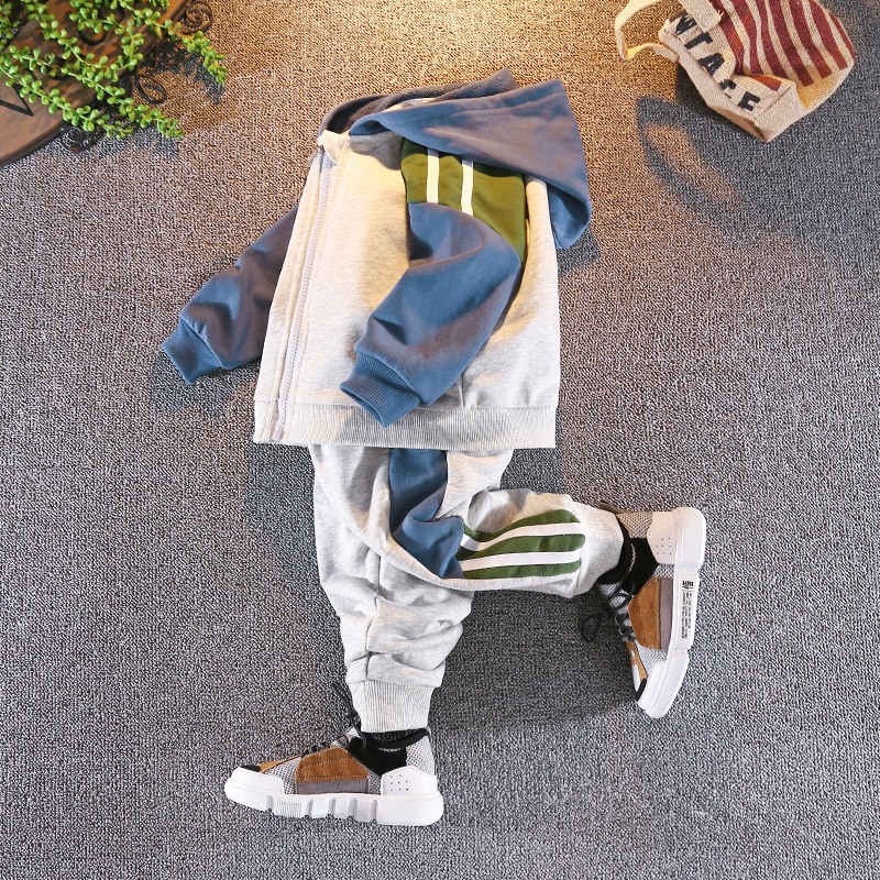 Boy fall sports suit baby Han version with hat school uniforms Two sets of 2022 new children's foreign suit surges