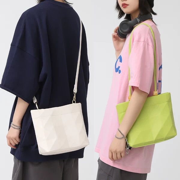 Товары от 利河伯潮包