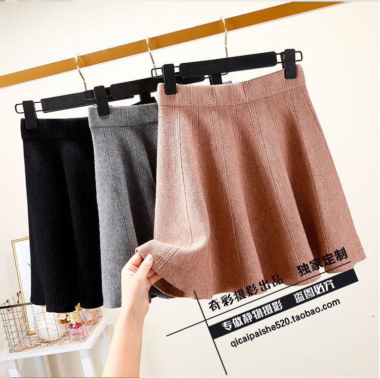 Women's clothing hanging on camera half-body dress for a short dress and a dress for a short dress.