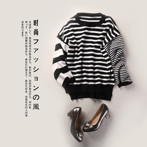 Womens clothing Rongmei swing shot Tiling clothing hanging shot Still life shooting Taobao shooting film Product service White Hangzhou