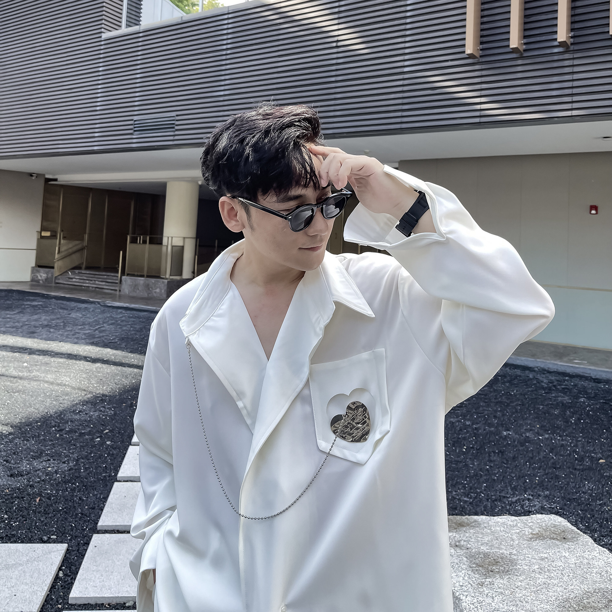 (VERA KANE) Korean ins niche design sense love hanging chain casual loose long sleeve shirt trend man