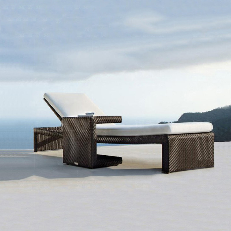 Outdoor LED HOMEDOWN TRANSHOUR DOWN TRANSHOUR SHOULD BASHOUR SHOULD BASTERS