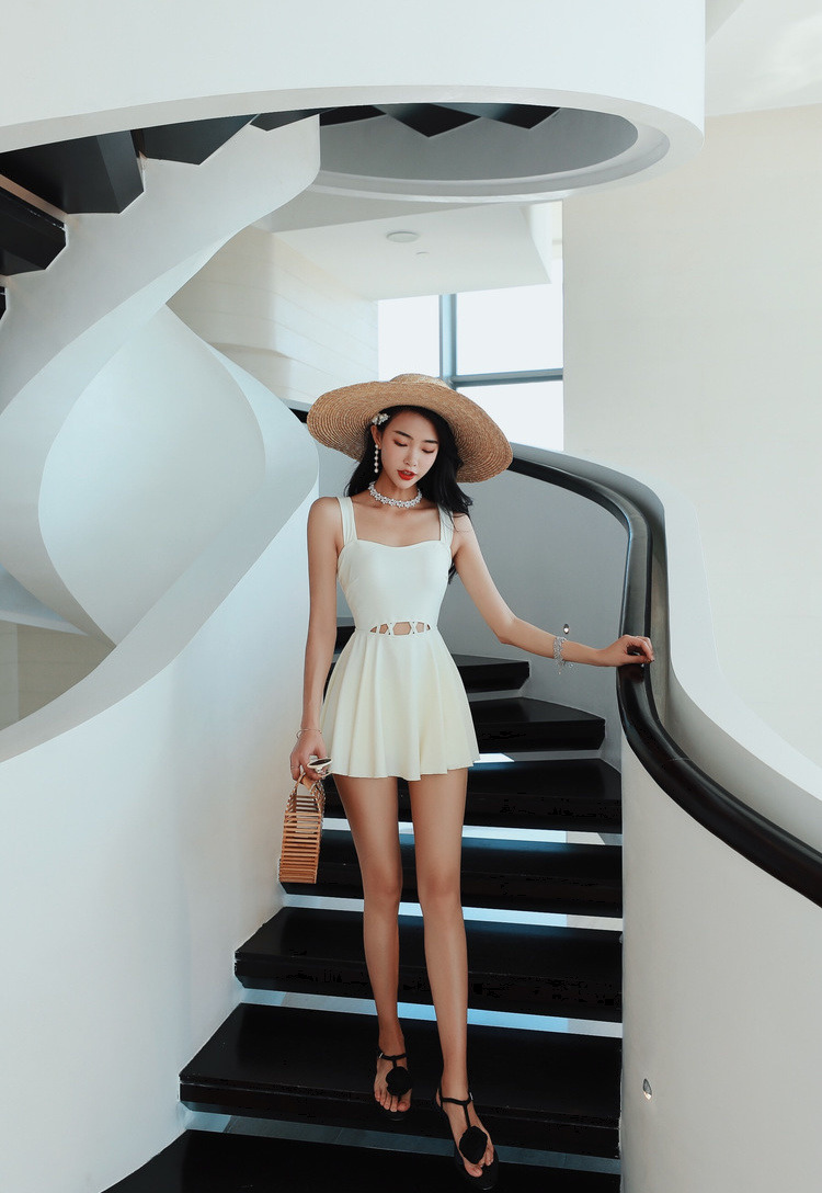 Nước hoa nhỏ mùa xuân nóng bỏng phù hợp với nữ 2018 mới mùa đông áo tắm trắng một mảnh áo tắm mỏng lưới màu đỏ - Bộ đồ bơi One Piece đồ bơi liền thân cho nữ