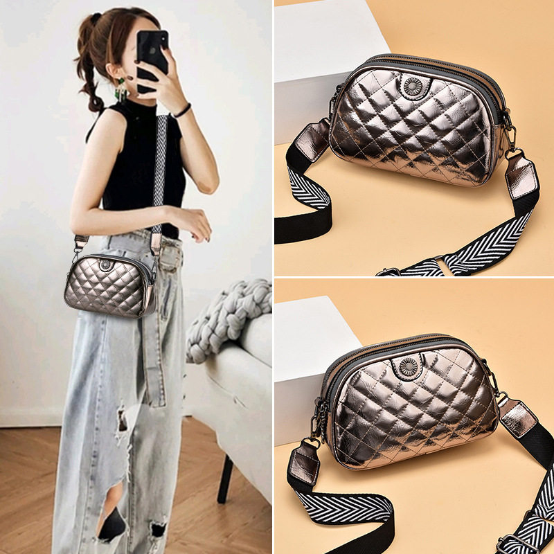 Shanghai Spot Warehouse Qingpu District 2022 New French Small Crowdage Fashion 100 Hitch Pet Single Shoulder Bag Woman