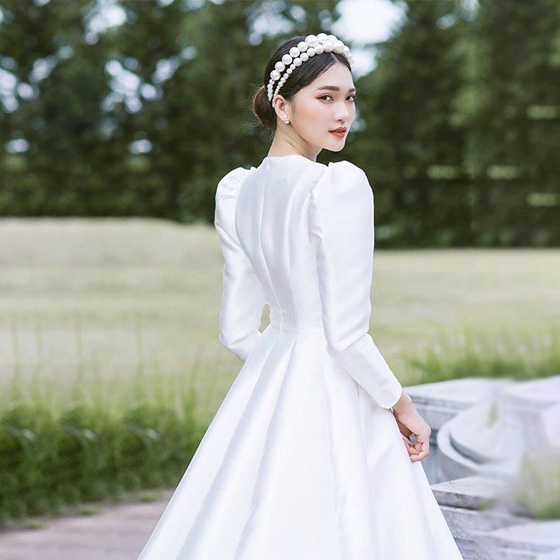 French master wedding dress Hepburn court 2021 new vintage light gauze simple satin long sleeves conservatively out of the yarn