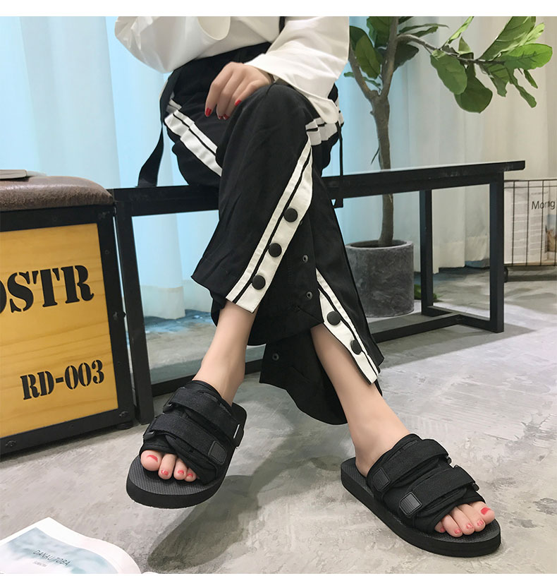 Dép đi trong nhà của nam giới thời trang mặc Hàn Quốc phiên bản của một từ kéo vài mùa hè ngoài trời dép trượt xu hướng giày bãi biển người đàn ông dép chaco