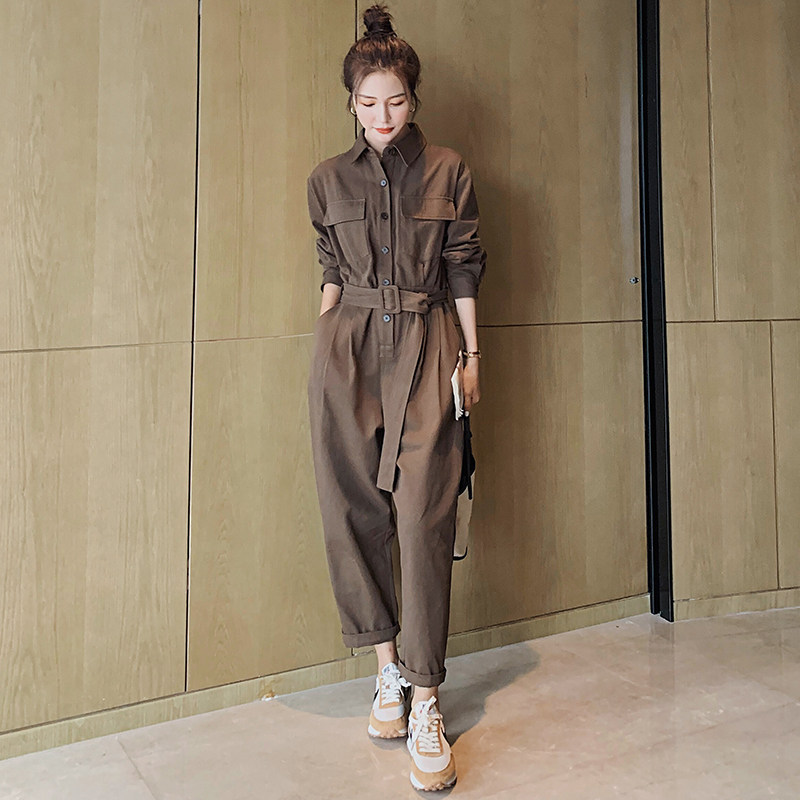 エレガントで洗練された女性用ジャンプスーツ。2026年の春と秋に最適です。カジュアルで若々しいスタイル。