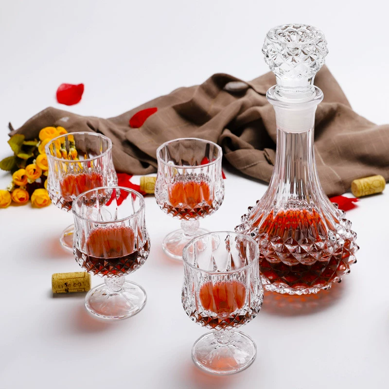 Retro Glass Cốc nhỏ Brandy Cup Hộ gia đình Châu Âu Rượu vang đỏ 6 Gói Rượu vang sáng tạo - Rượu vang