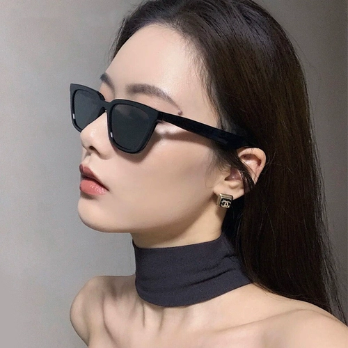 Женские солнцезащитные очки Wang Jiaer Summer GM GM Маленькая рама Antiultraviolet Sensory Sensory Sunbrases можно оснащен