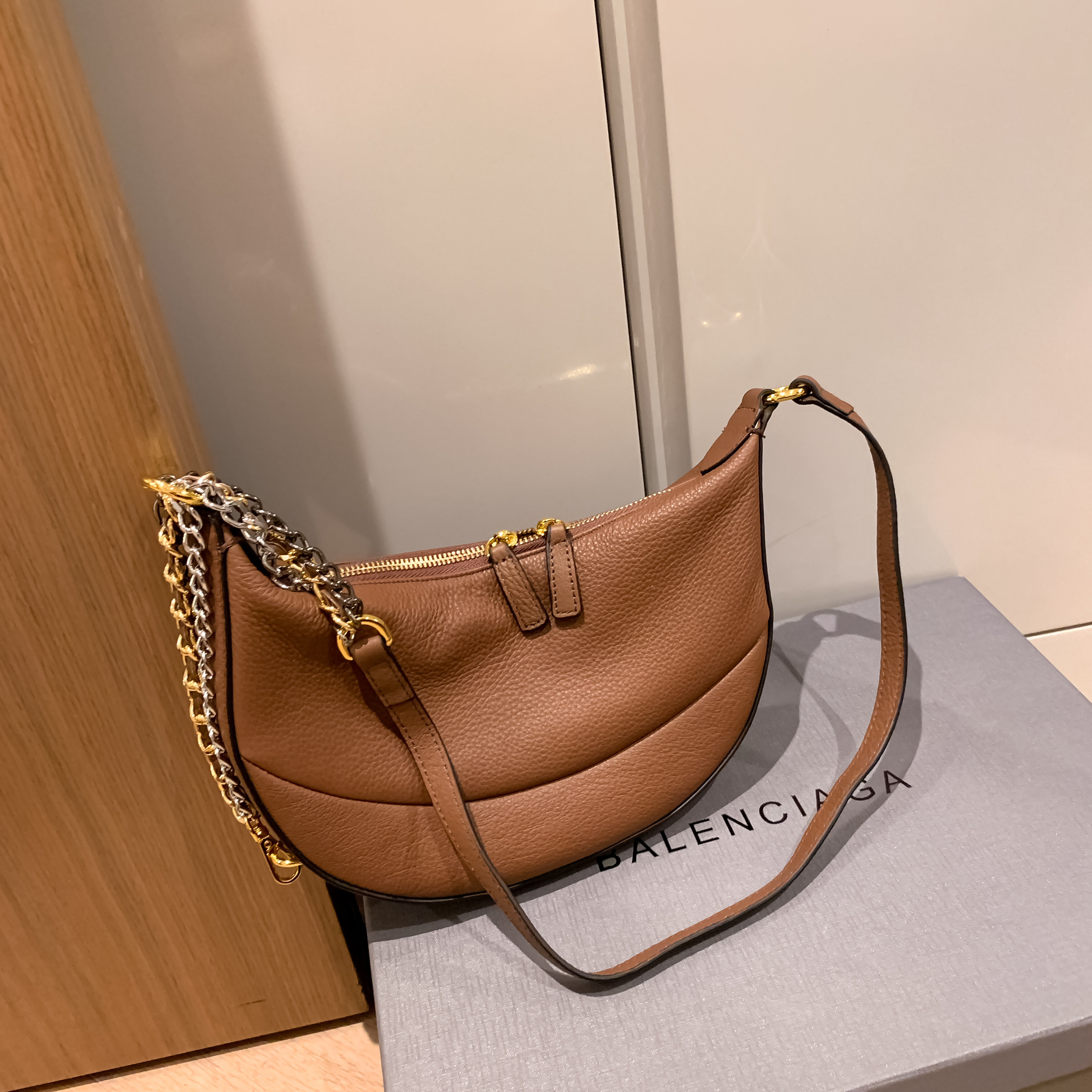 French niche Sandro Ifashion 2021 new leather crescent bag soft leather shoulder messenger bag mobile phone