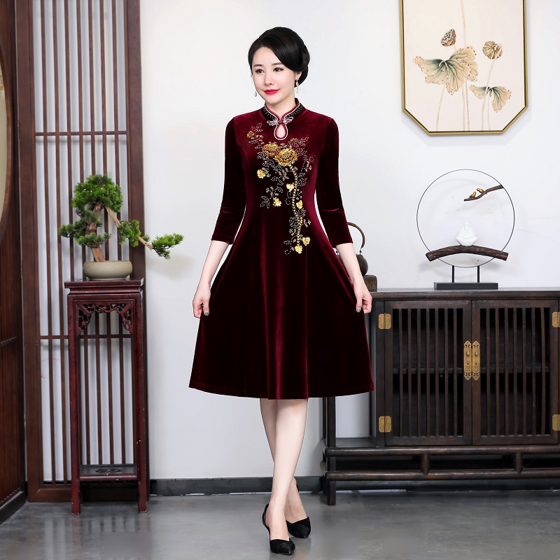 Golden velvet qipao with long version of autumn and winter plus suede thickened and noble middle-aged and elderly moms happy mother-in-law wedding party dress
