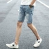 Mùa hè quần jeans 5 điểm nam phiên bản Hàn Quốc của giới trẻ tự tu luyện 5 điểm quần thẳng xu hướng quần nam lỗ nam - Quần jean quần đùi nam Quần jean