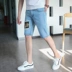 Mùa hè quần jeans 5 điểm nam phiên bản Hàn Quốc của giới trẻ tự tu luyện 5 điểm quần thẳng xu hướng quần nam lỗ nam - Quần jean quần đùi nam Quần jean