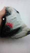 Jade naturelle Nanyang Doshan jade pierre brute 1096 grammes noir et blanc
