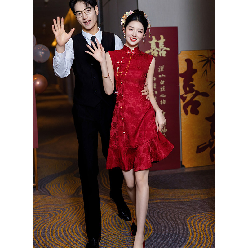 Красное платье для тостов cheongsam, маленькое платье для невесты, новинка 2026, юбка для помолвки, женщины могут носить короткий стиль без рукавов ежедневно
