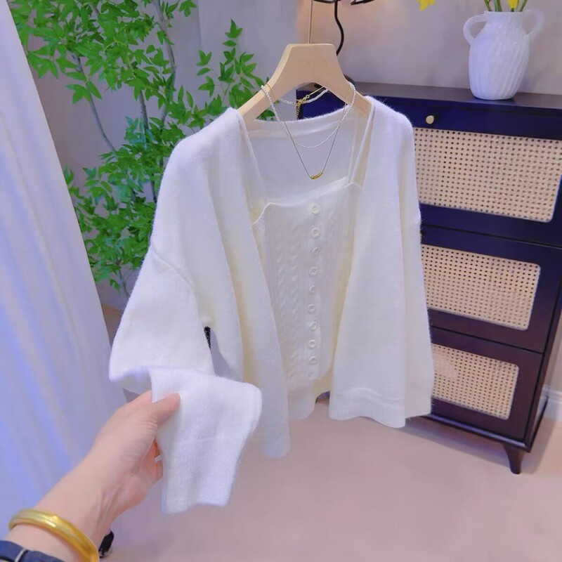 Off-White Cable-Knit Cardigan and Sweater Set for Women, Autumn and Winter Fashion, Stylish and Pure Desire Style Off-White Cable-Knit Cardigan and Sweater Set for Women, Autumn and Winter Fashion, Stylish and Pure Desire Style