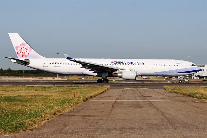 Phoenix *04294 Taiwan China Airlines A330-300 B-18357 Alloy Aircraft Model