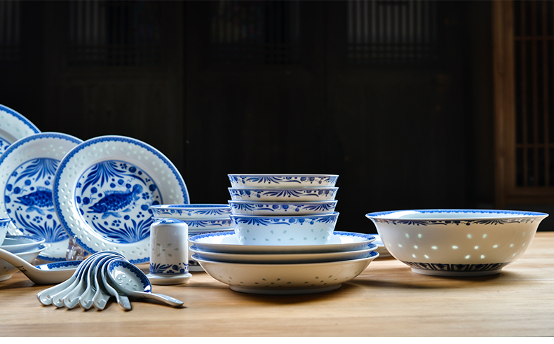 Light high key-2 luxury appearance level tableware suit household combination China jingdezhen blue and white porcelain bowls and exquisite ceramic dishes wind run out