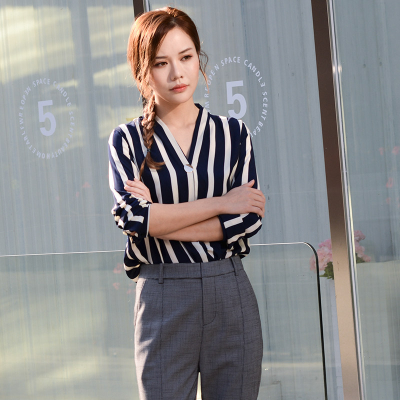 Van Doni new blue striped shirt female spring and summer seven-point sleeve loose slim small shirt large size chiffon shirt