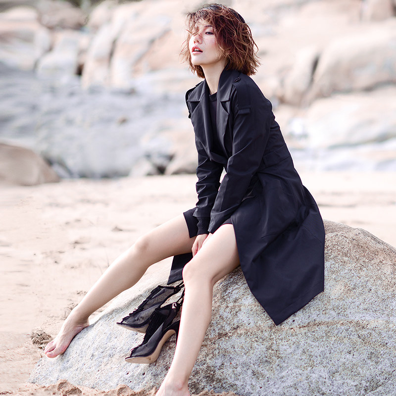 Van Donnie Winnie the woman in the middle of the spring and autumn women's new Korean version of a slim black suit with an outline-shaped windcoat jacket