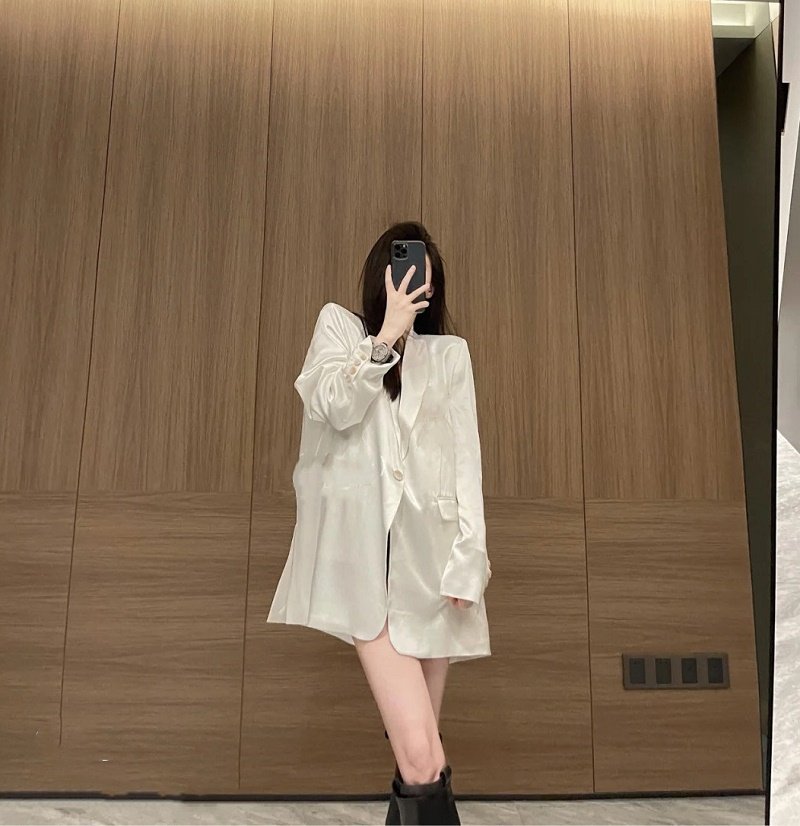 Fried street gao season feeling 2021 spring and autumn new suit coat temperament goddess fan loose bai temperament small suit