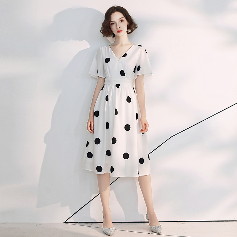 Small evening gown can normally be worn with temperament name Yuanyuan Banquet Method Polo Dot Foreign Dress White Medium Long Version Simple And Generous