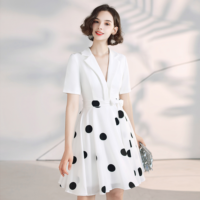 White small evening dresses dress Women Summer banquet Temperament Foreign Dress can normally be worn with a small sub-short V collar