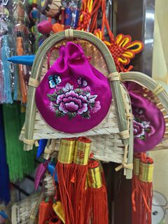 Korean embroidered lucky bag, dustpan, small pendant, kindergarten handmade lucky bag, random color