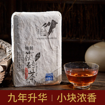 Gaojiashan Wild Black Tea Hunan Anhua Black Tea Golden Flower Poria Brick Tea Authentic 2010 Old Black Tea 400g