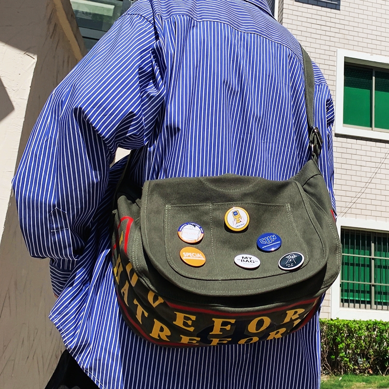 Messenger bag men's trendy brand large-capacity canvas anime Japanese and Korean shoulder bag casual student Japanese niche postman bag cool