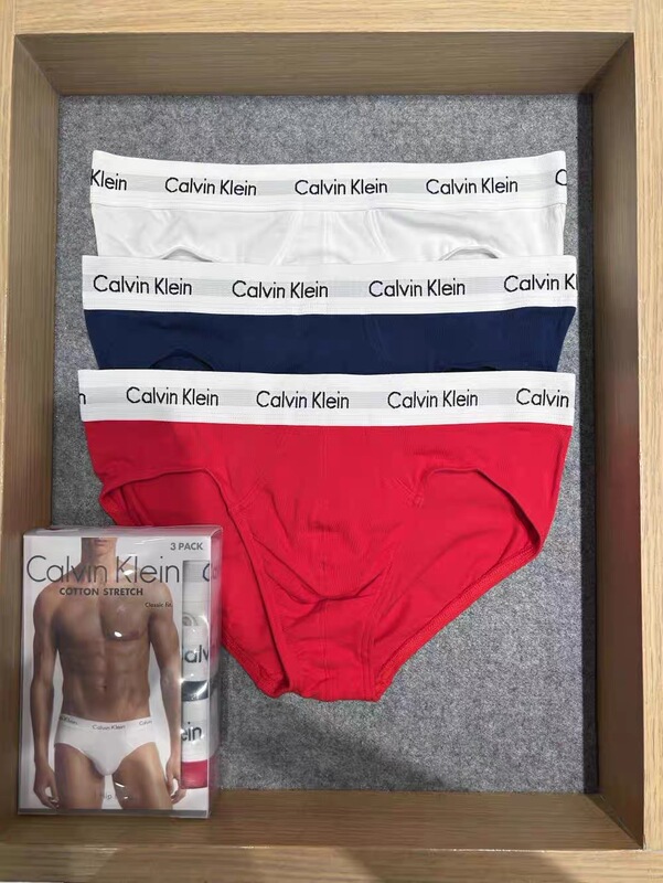 【Shipped from the Store】Men's Classic Solid Color Basic Briefs, Sporty, Comfortable, Breathable Cotton Fabric Underwear