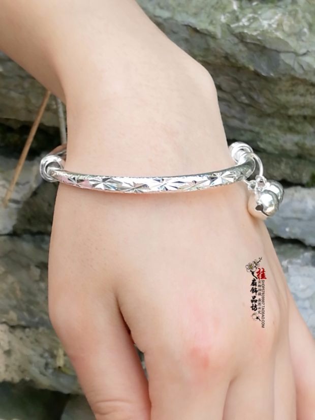 Vòng đeo tay đơn giản Vòng đeo tay bạc Miao Nhật Bản và Hàn Quốc Vòng đeo tay nổ với vòng tay Bell Vòng tay gió quốc gia Vòng tay đầy sao - Vòng đeo tay Cuff thạch anh tóc xanh