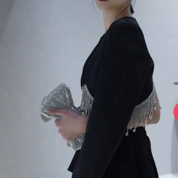 ສະຖານີເອີຣົບ european station 2025 spring industry heavy design design diamond-encrusted tassel short black jacket