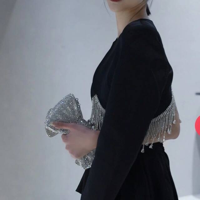 ສະຖານີເອີຣົບ European Station 2025 Spring Industry Heavy Design Design Diamond-encrusted Tassel Short Black Jacket